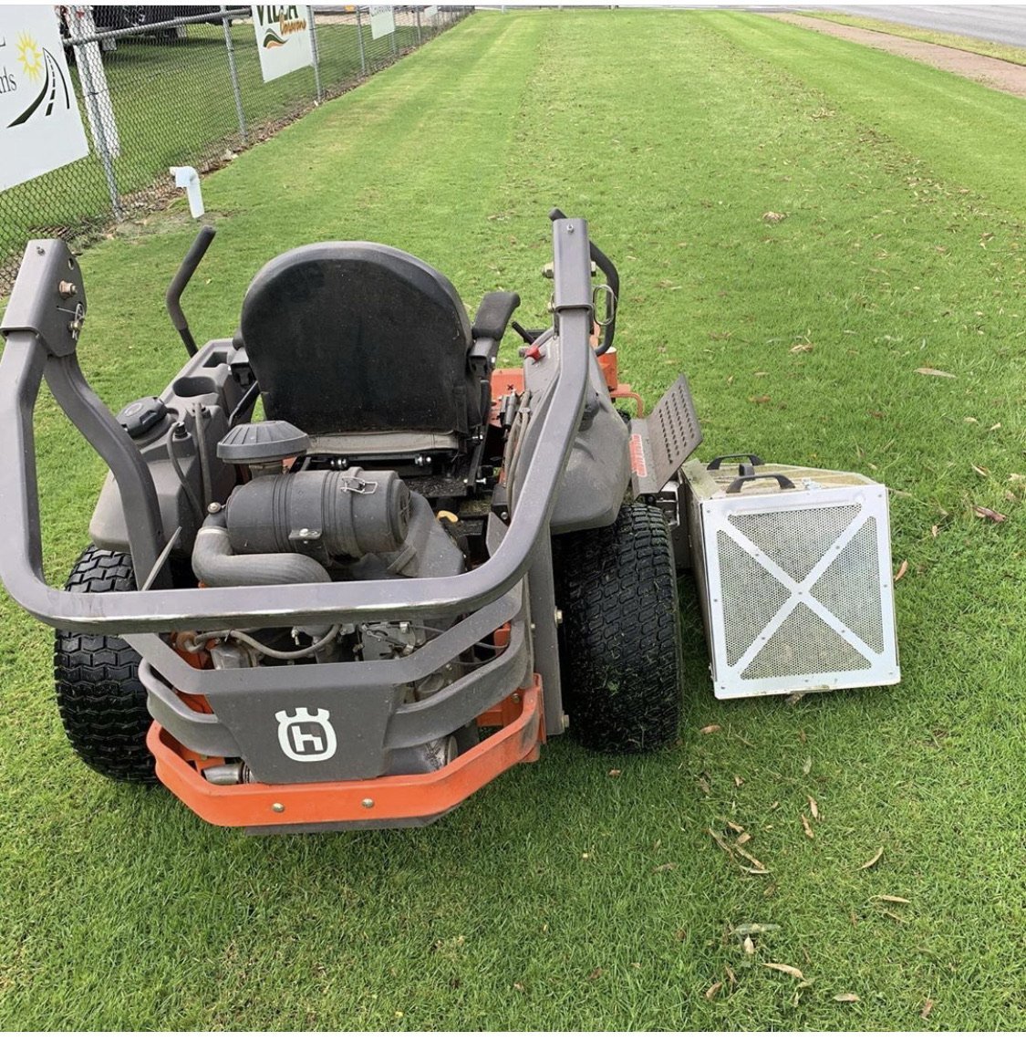 Husqvarna ride on mower grass online catcher